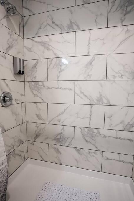 Inn With Large Balcony- Gateway San Diego